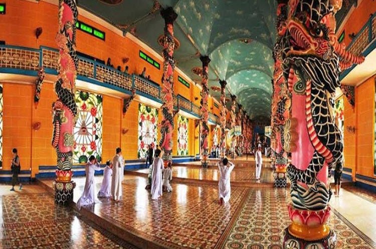 Cao Dai Temple (Tay Ninh)